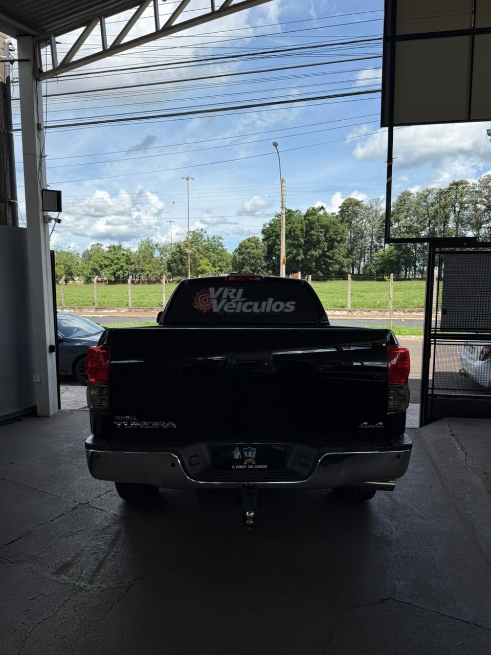 TOYOTA Tundra Crewmax 5.7 V8 - miniatura 9