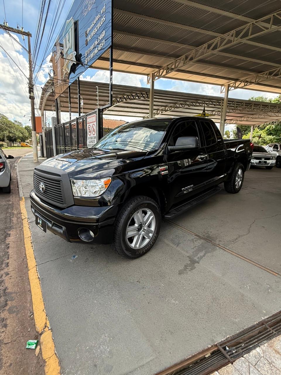 TOYOTA Tundra Crewmax 5.7 V8 - miniatura 3